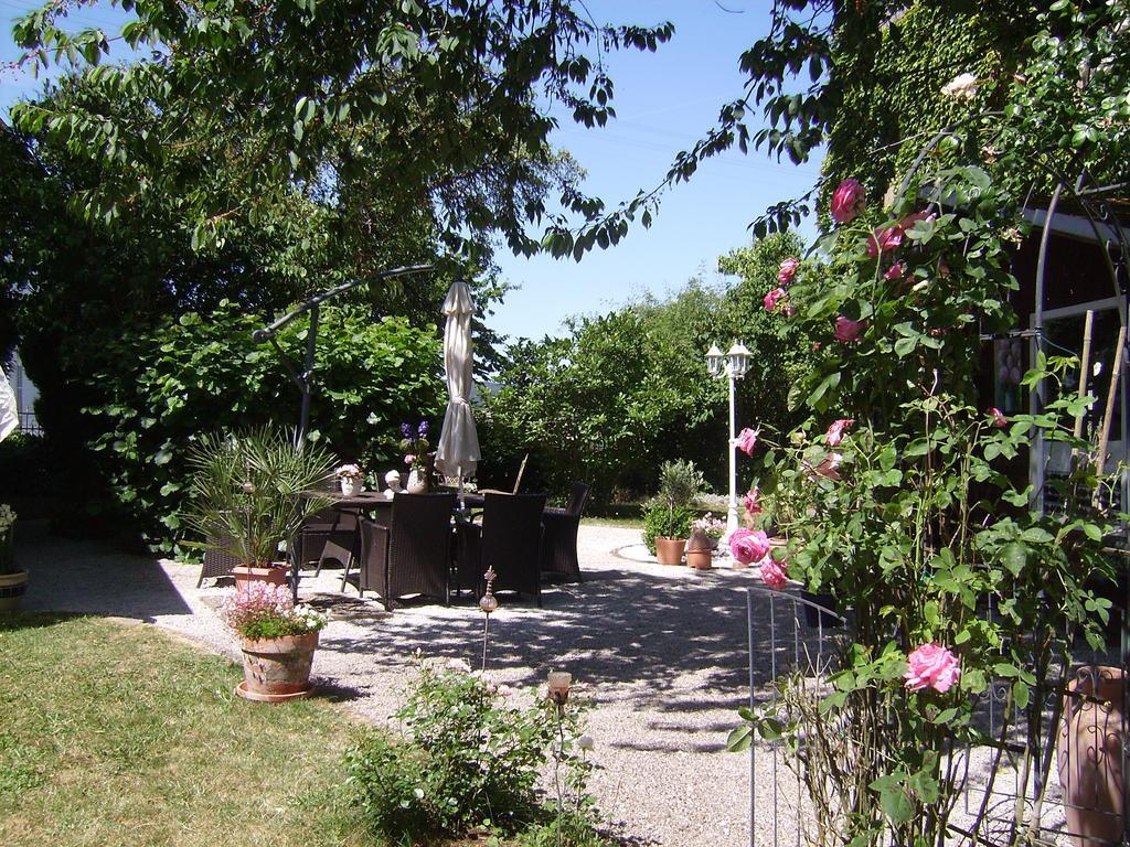 Romantikzimmer Im Antiquariat Sonnschied Exterior photo